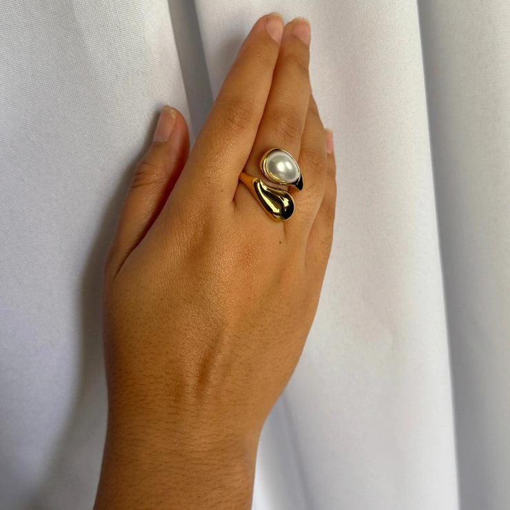 A stunning yin-yang inspired design. The Harmony Dual Gem Adjustable Ring features a beautiful contrast between a white synthetic pearl and a brown tortoise-style resin gemstone. Adjustable from sizes 7–9 and crafted with 18k gold-filled materials, this ring is waterproof, tarnish-free, and the perfect blend of balance and beauty.