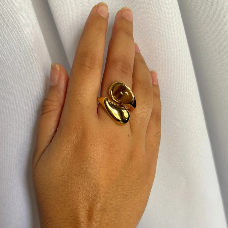 A stunning yin-yang inspired design. The Harmony Dual Gem Adjustable Ring features a beautiful contrast between a white synthetic pearl and a brown tortoise-style resin gemstone. Adjustable from sizes 7–9 and crafted with 18k gold-filled materials, this ring is waterproof, tarnish-free, and the perfect blend of balance and beauty.
