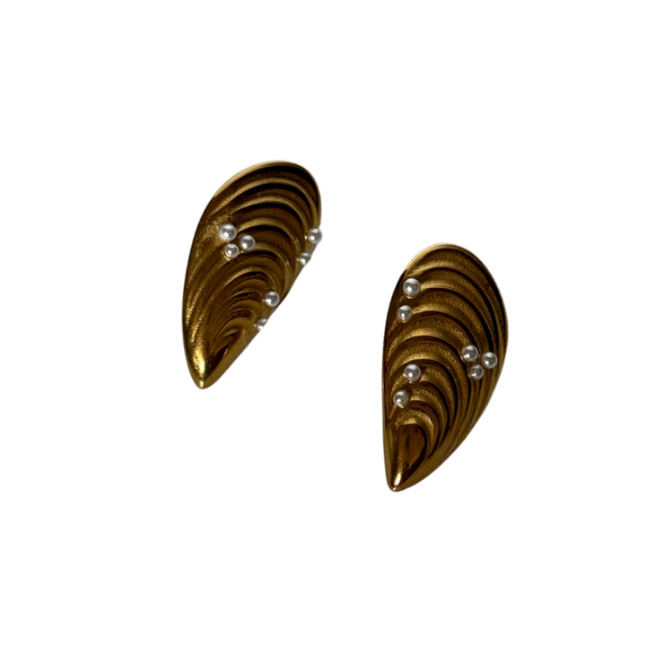 Las Brisas Clam Stud Earring