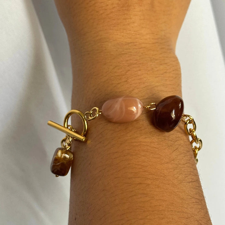 Gold paperclip chain bracelet with multicolor gemstone accents and tangle clasp, 18k gold-filled hypoallergenic tarnish-free bracelet.

Gemstone Confetti Paperclip Bracelet – Multicolor Gem Paperclip Chain