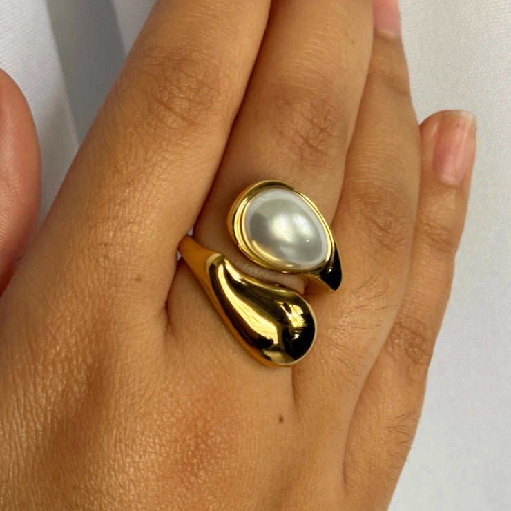 18k gold-filled yin-yang inspired adjustable ring with white synthetic pearl and brown tortoise resin stone, fits sizes 7–9, tarnish-free and waterproof.