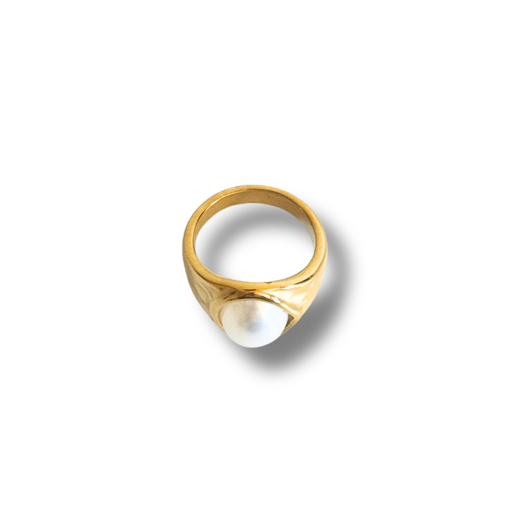 Gold ring with a central stone on a white background. gold pearl statement ring, hammered band ring, freshwater pearl ring, hypoallergenic ring, waterproof ring, size 7 gold ring, thick gold ring
Hammered Gold Ring with Freshwater Pearl – Tarnish-Free & Waterproof

Statement Gold Pearl Ring – Size 7